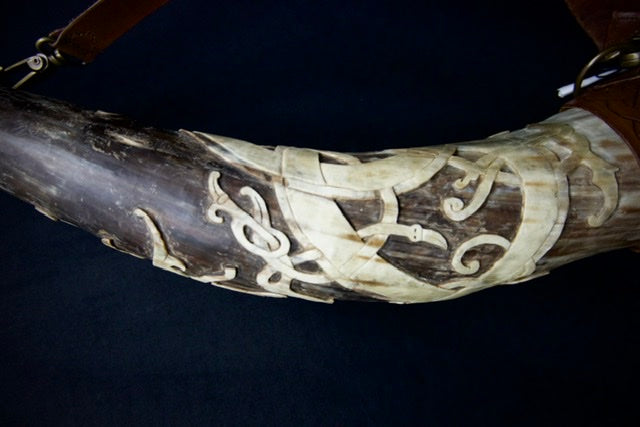 
                
                    Load image into Gallery viewer, ringerike style carved icelandic horn by sigurbodi
                
            