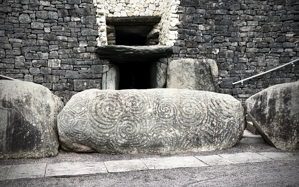 
                
                    Load image into Gallery viewer, Brú na Bóinne (Newgrange) Pendant
                
            
